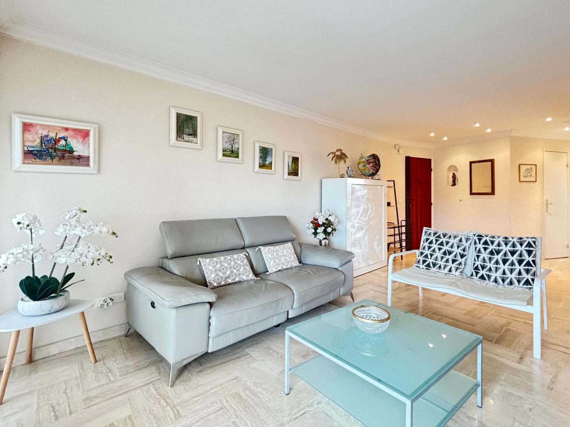 Somptueux 3 Pieces Vue Sur Piscine Villa Mandelieu Eksteriør bilde