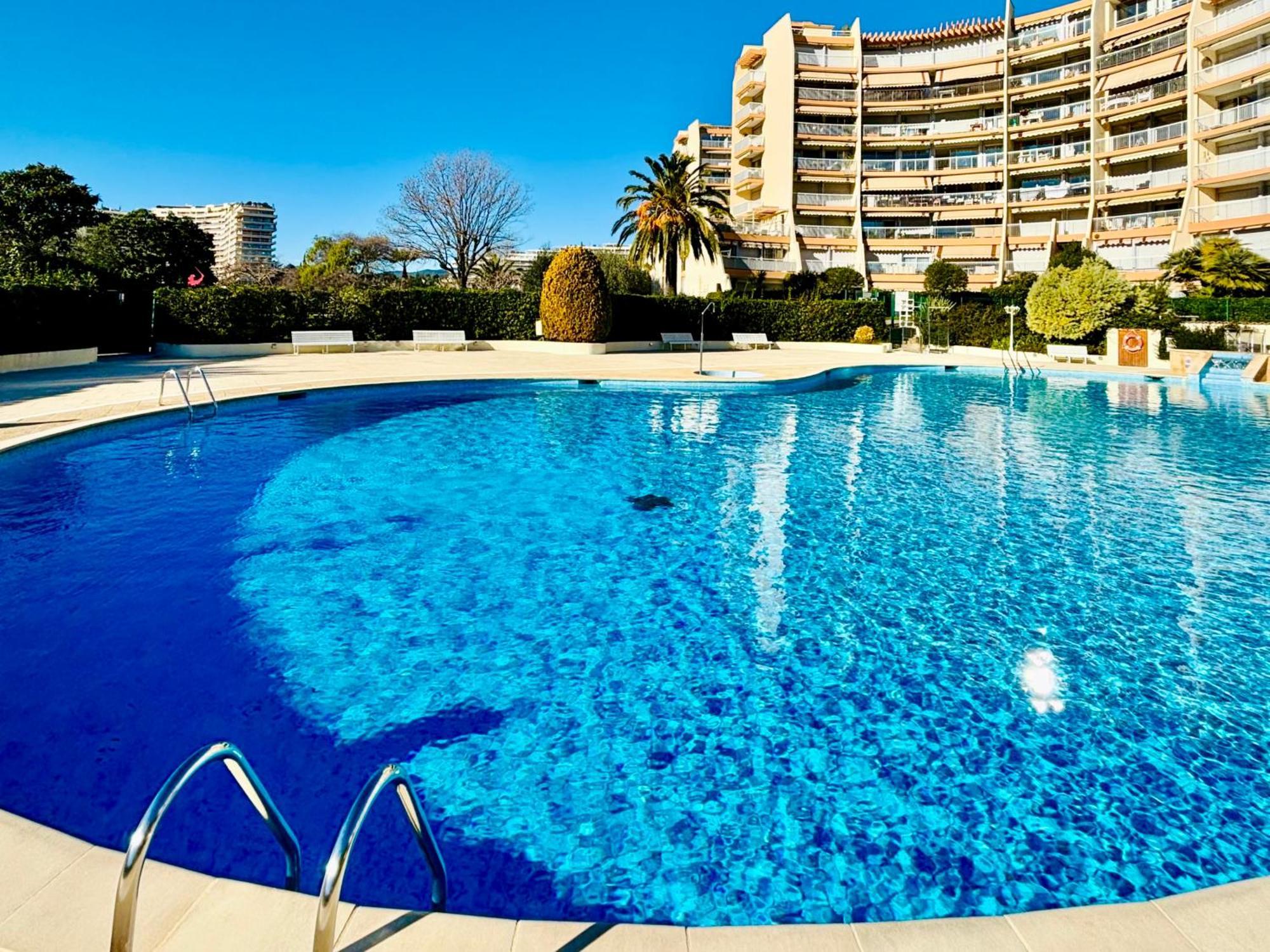 Somptueux 3 Pieces Vue Sur Piscine Villa Mandelieu Eksteriør bilde